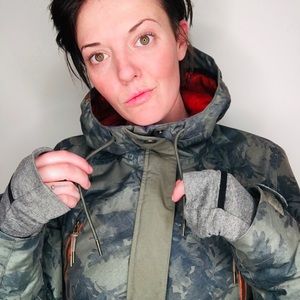 Ski and snowboard jacket